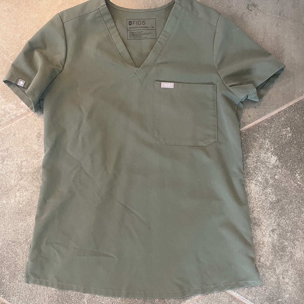 Figs one pocket scrub top